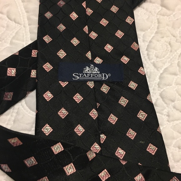 📣 Stafford Black and Pink Diamond Executive Tie - Picture 3 of 5